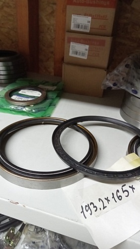 ������� ��������� Daewoo Novus, Hyundai HD250, HD260, HD270, HD350, HD360 ������ 193.2*165*19 � ��������� � �������� �������� � ��������  